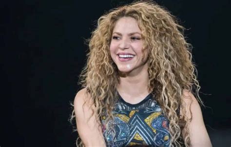 shakira height weight and age